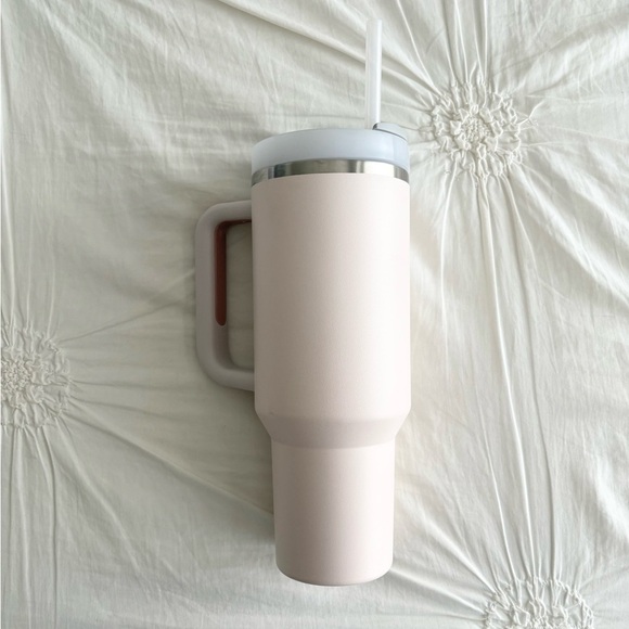 Rose Quartz 40oz Stanley - Picture 2 of 6